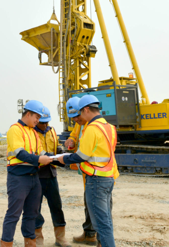 Keller ASEAN employees learning on the job