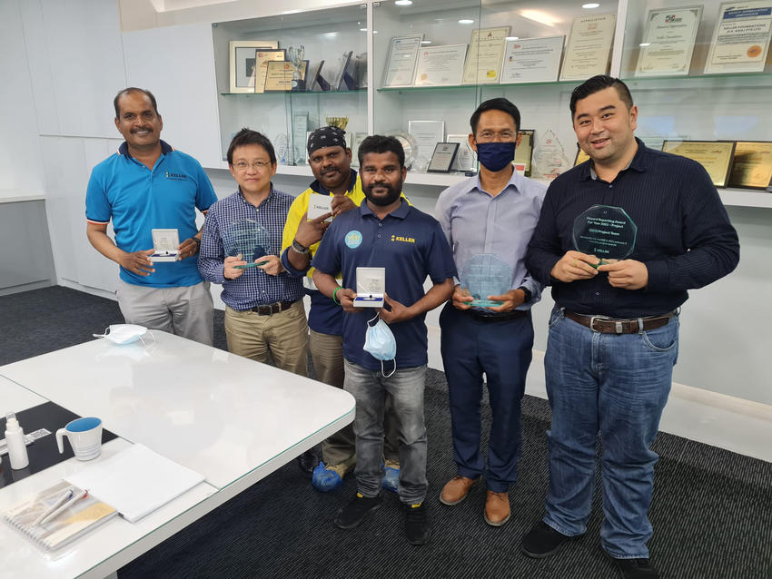 Keller Singapore staff receiving safety awards